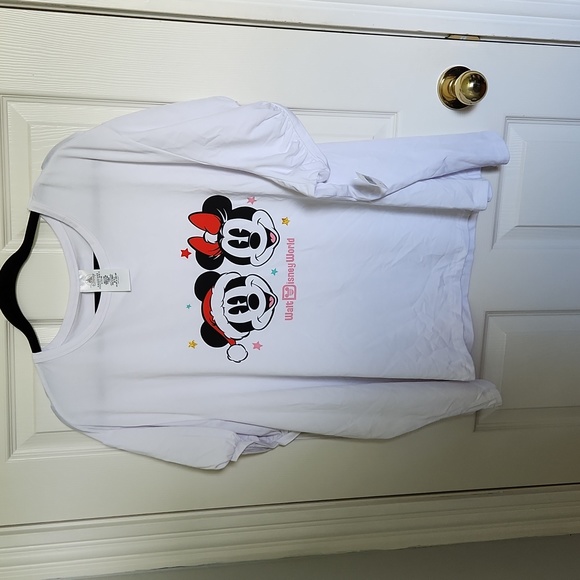 Disney Tops - Disney Christmas T-shirt in White